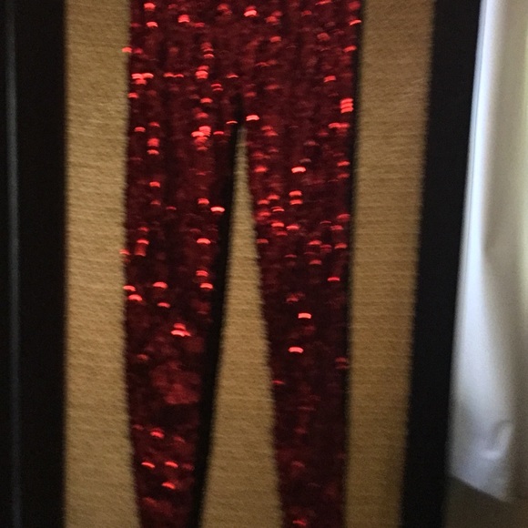 Red Square Sequin 👌🏼💋performance leggings❣️ - Picture 5 of 8